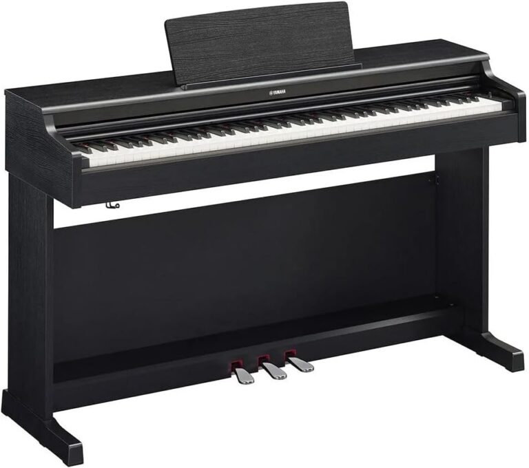 Piano digital Yamaha Clavinova Arius YDP165B preto com 88 teclas e três pedais