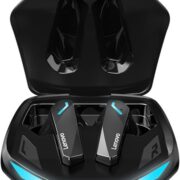 Fones de ouvido Lenovo thinkplus GM2 Pro dentro de estojo preto aberto, luz azul, sem fio, design moderno.