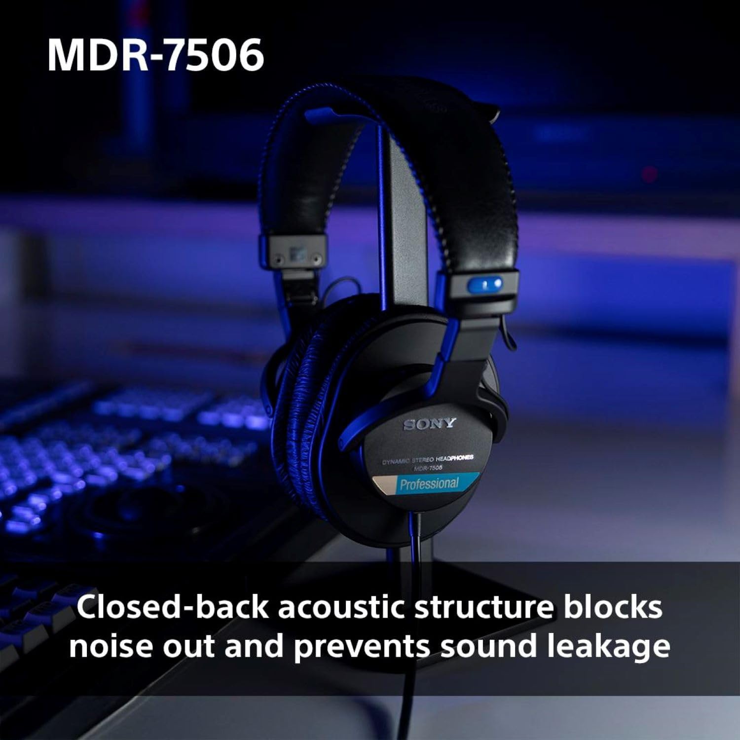 Fone Sony MDR-7506 com destaque para estrutura acústica fechada e isolamento de som