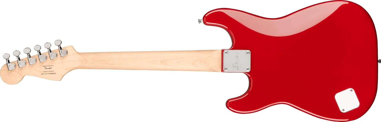 Parte traseira da guitarra Squier Mini Stratocaster vermelha com braço claro e tarraxas metálicas