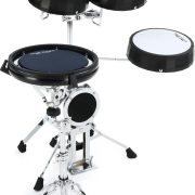 Bateria eletrônica Tama TTK5S preto com suporte metálico cromado, pads de toque branco e bumbo preto.