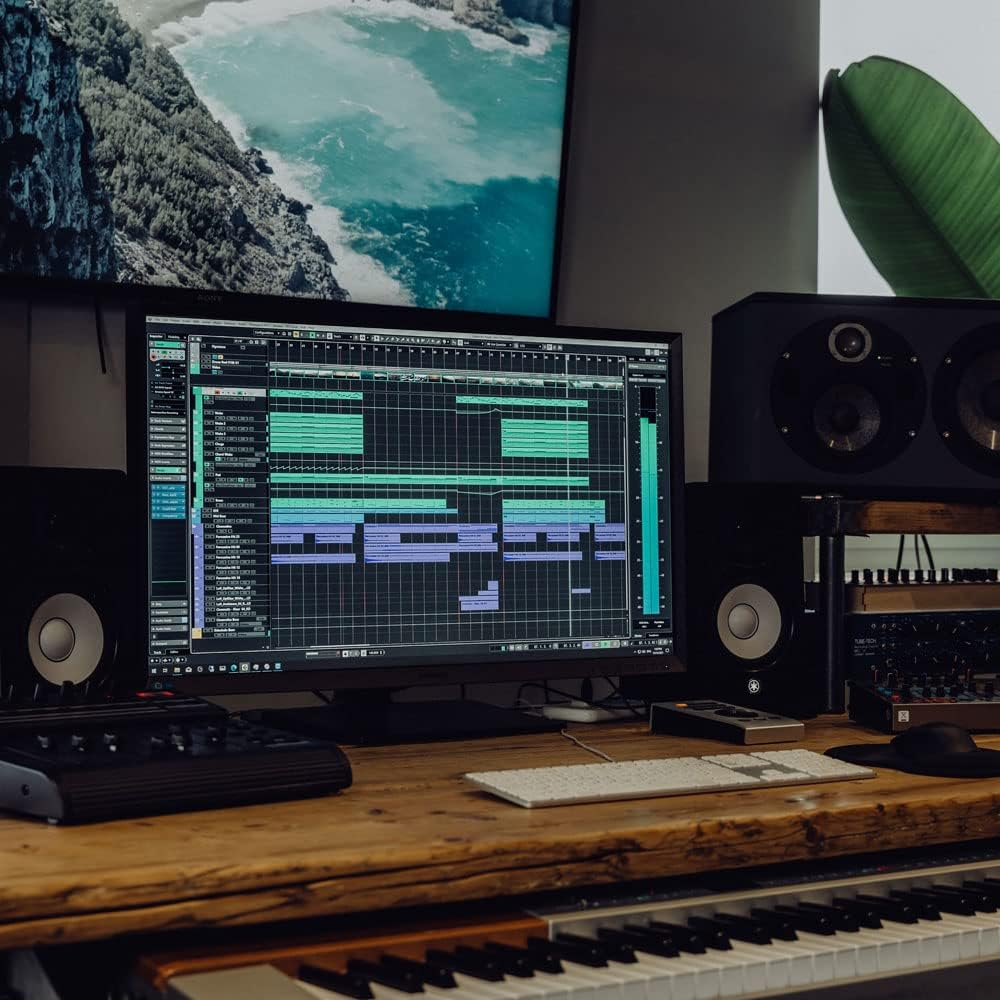 Estúdio de gravação com mesa de som Yamaha AG03, teclado MIDI e monitor de áudio profissional