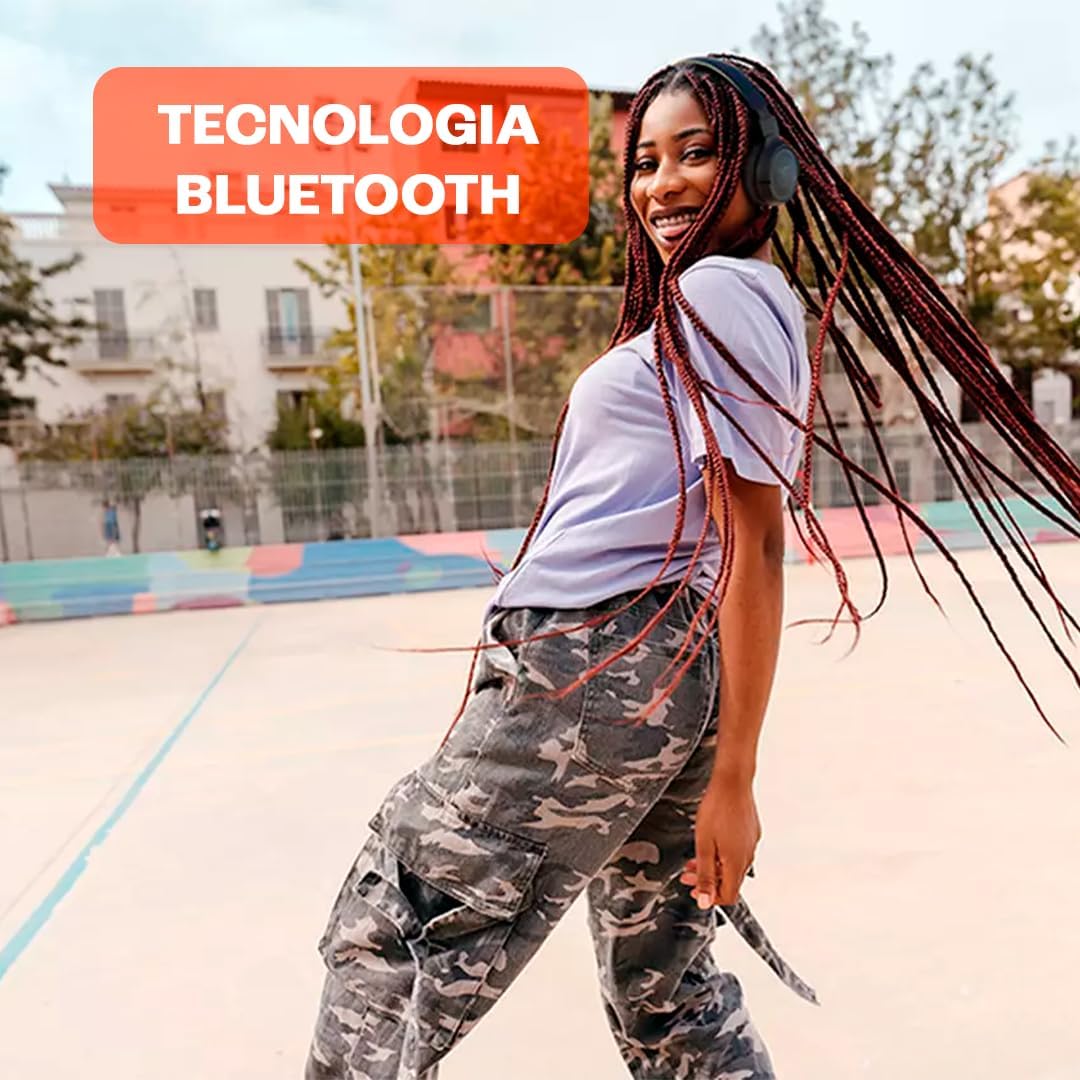 JBL Tune 520BT fone de ouvido azul com tecnologia Bluetooth, uso ao ar livre.