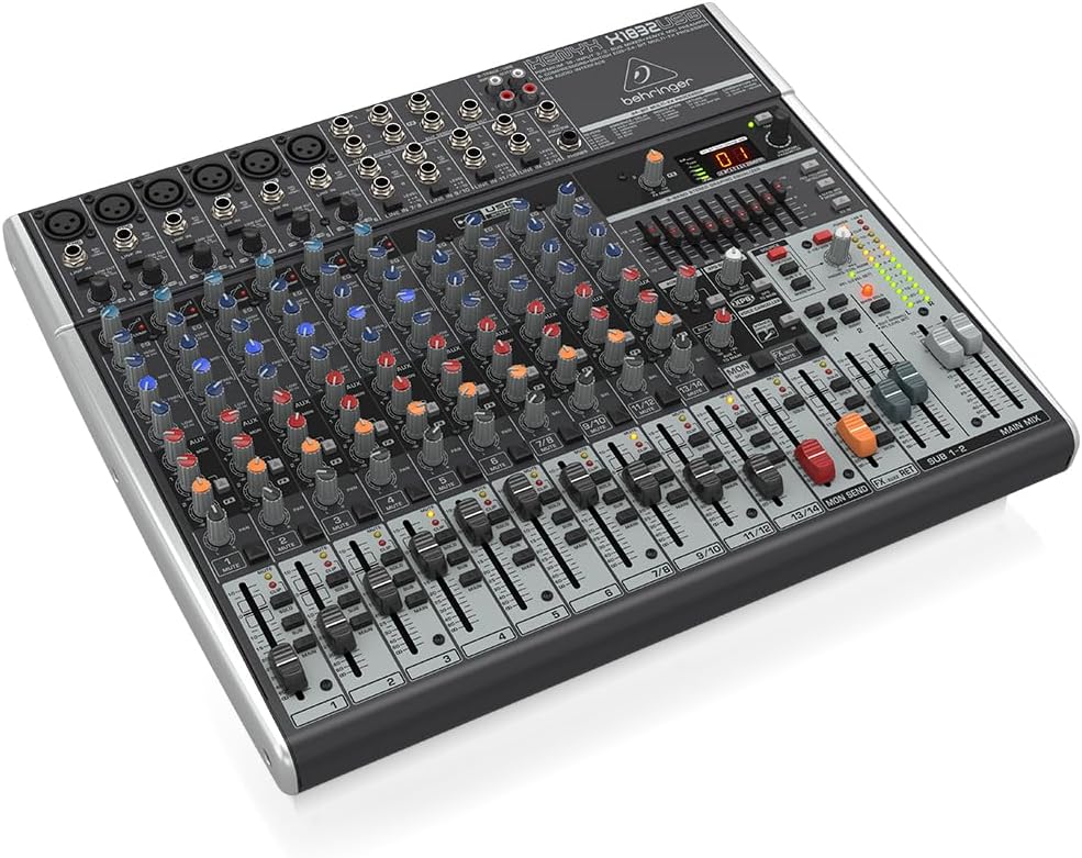 Mesa de som Behringer X1832USB vista angular superior com controles de equalização e compressores