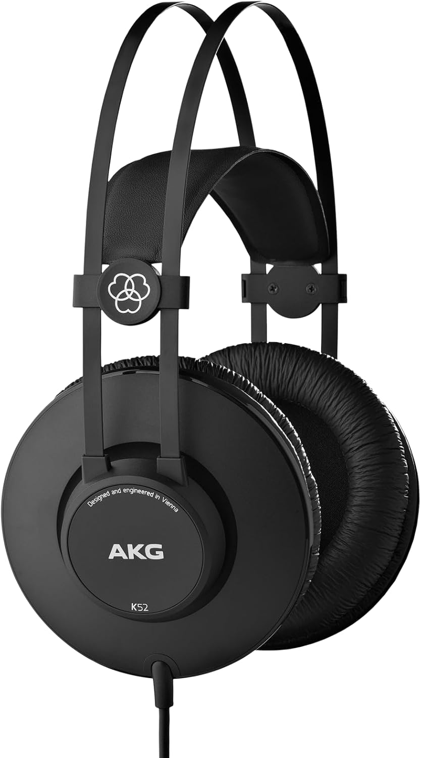 Fone de ouvido AKG K52 circum-aural fechado com fio, preto e confortável.