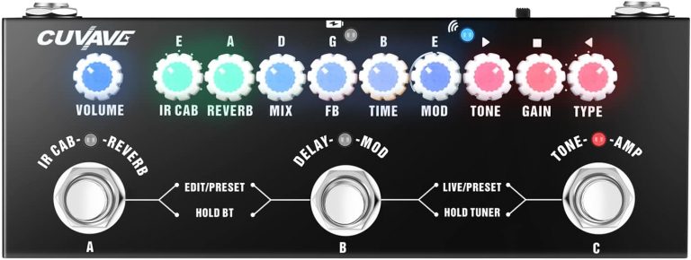 Pedal de efeitos para guitarra CUVAVE BHCASE CUBE BABY preto com botões coloridos e três pedais metálicos.