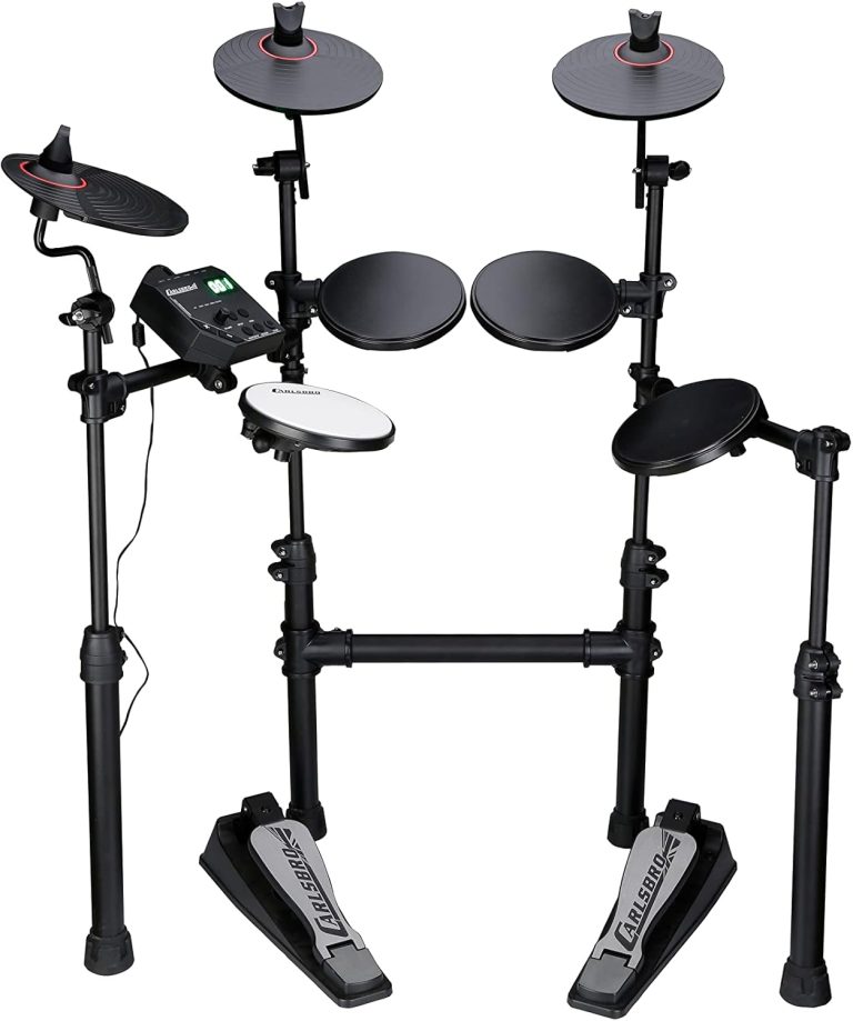 Bateria eletrônica Carlsbro CSD100BP1 com 4 pads, 3 pratos, 2 pedais e módulo de controle, estrutura preta.