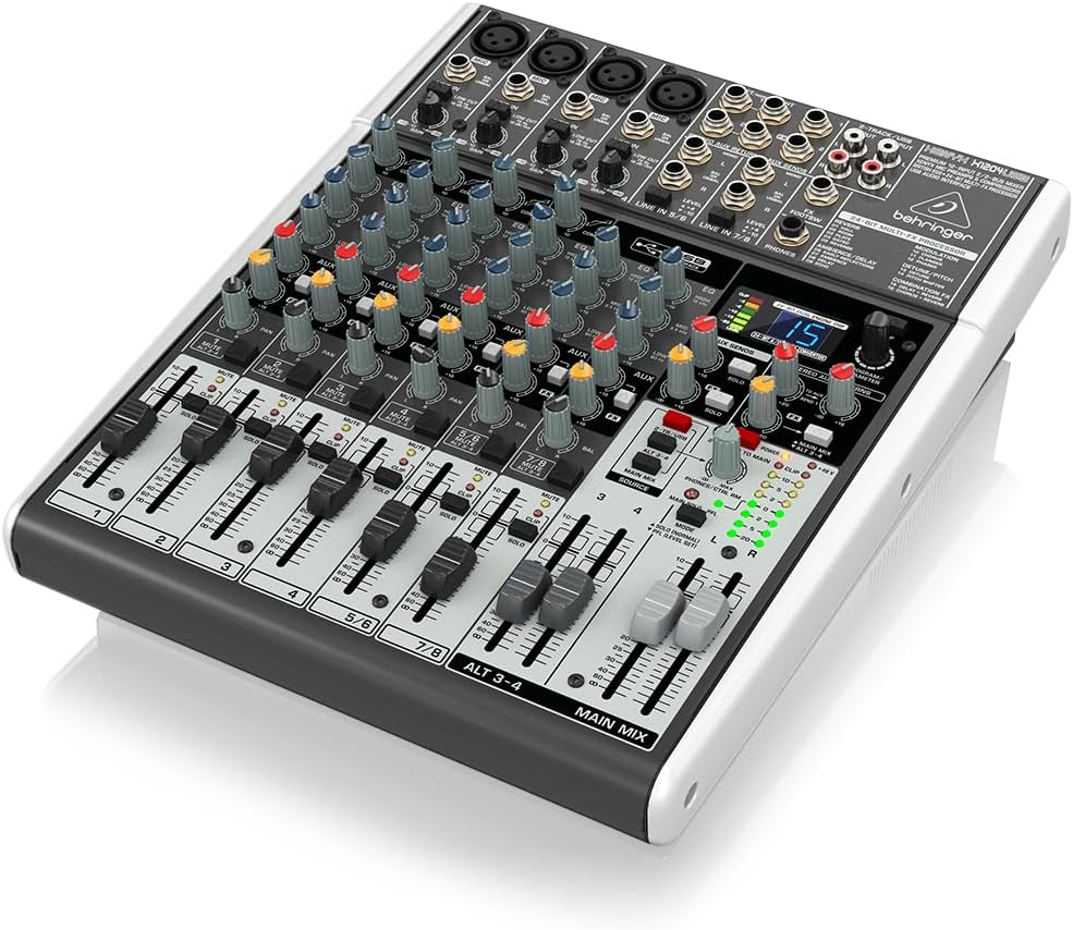 Mesa de som Behringer X1204USB 8 canais com compressor e USB vista lateral esquerda
