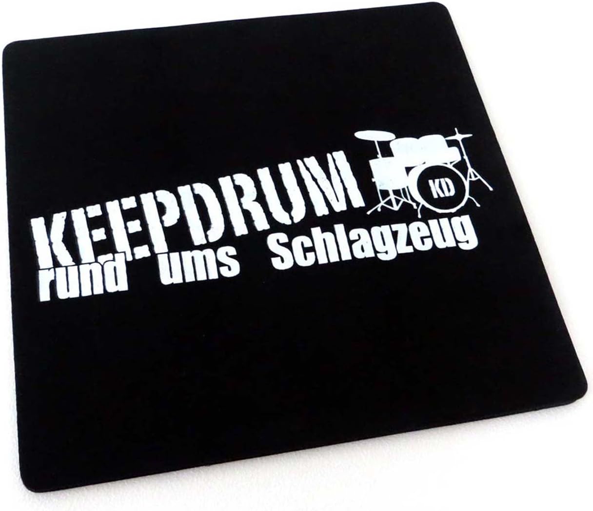 Tapete preto para cajon Schlagwerk CP550 com logo KEEPDRUM branco e desenho de bateria.