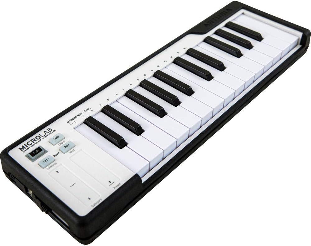 Teclado controlador Arturia MicroLab Black com 25 teclas sensíveis à velocidade, botões de controle e conexão USB lateral, em fundo branco.