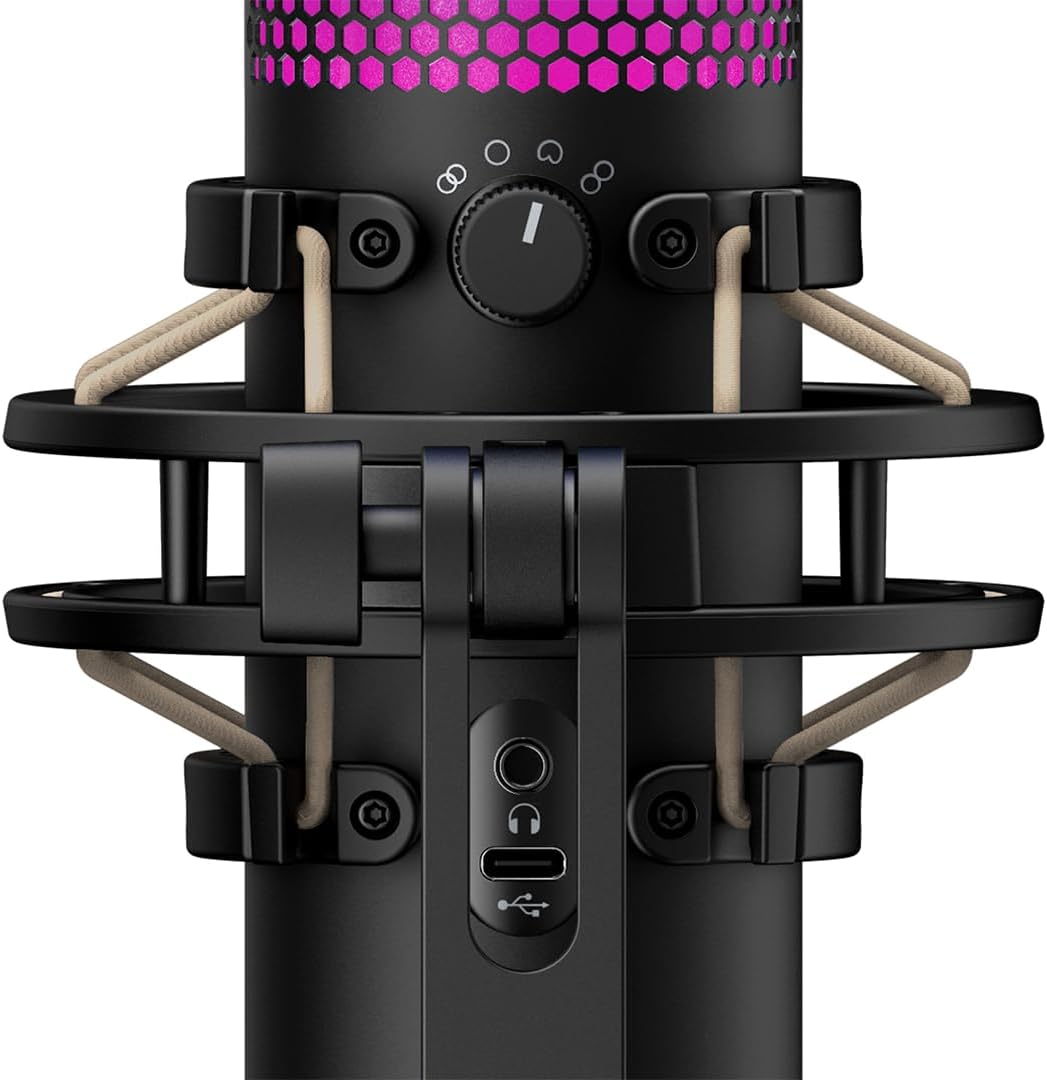 Controle de padrões de captação do microfone HyperX QuadCast S com iluminação RGB rosa e entradas USB-C e fone.