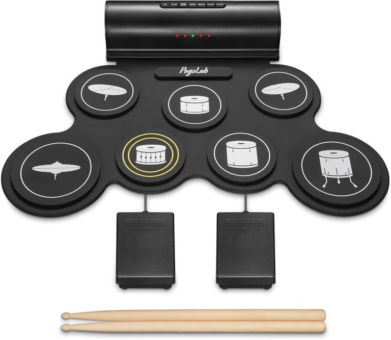 Bateria eletrônica portátil PogoLab preta com pads brancos e Bluetooth, com pedais e baquetas.