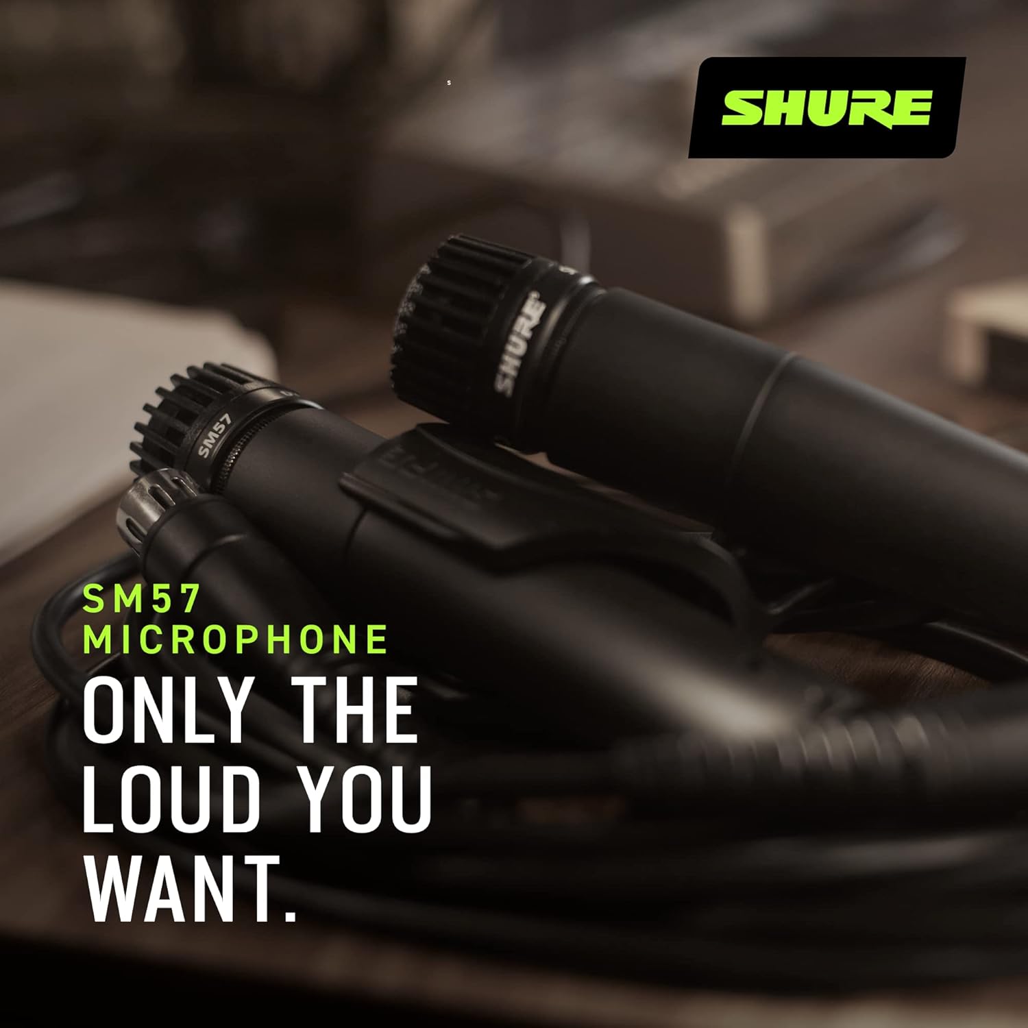 Microfone Shure SM57-LC com cabo, texto promocional 'Only the loud you want'