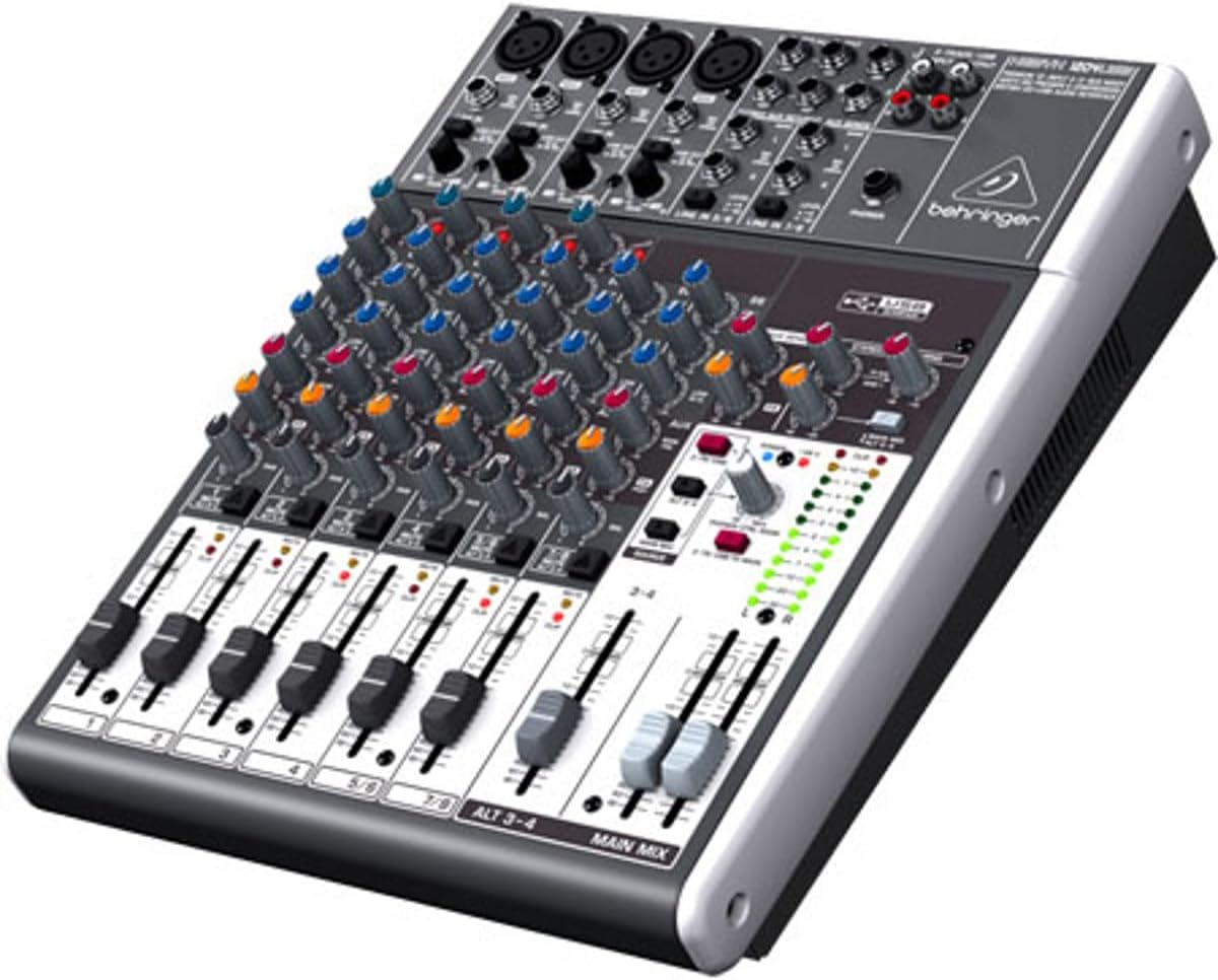 Mesa de som Behringer 1204USB vista angular com múltiplos canais e controles