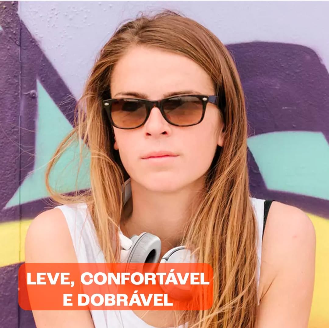 Mulher usando fone JBL Tune 500BT prata leve, confortável e dobrável