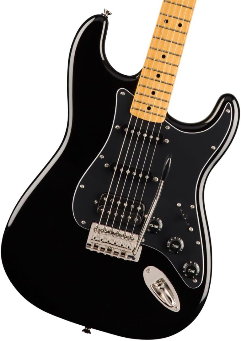 Guitarra elétrica Squier Classic Vibe '70s Stratocaster HSS preta com braço maple e captadores HSS.