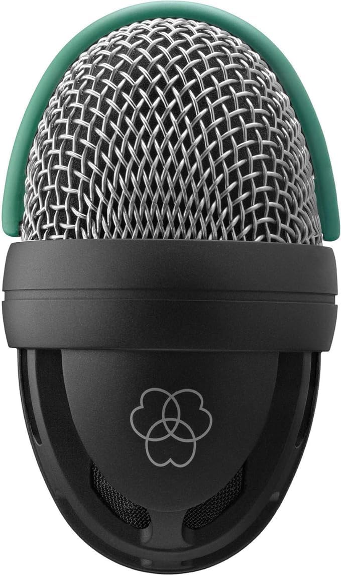 Close frontal do microfone AKG D112 MKII preto com faixa verde e símbolo na base