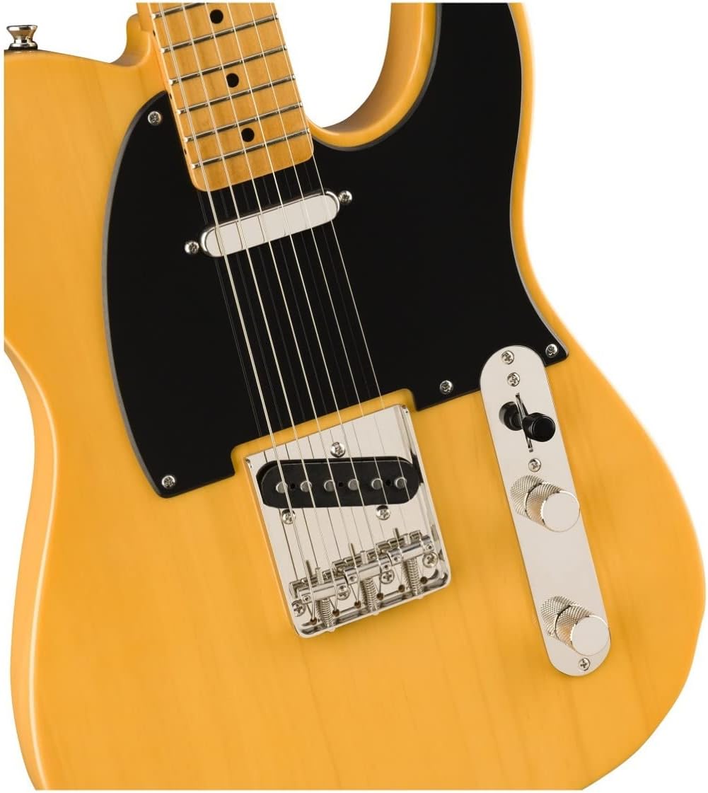 Detalhe do corpo da guitarra Squier Classic Vibe '50s amarelo com escudo preto e captadores single-coil.