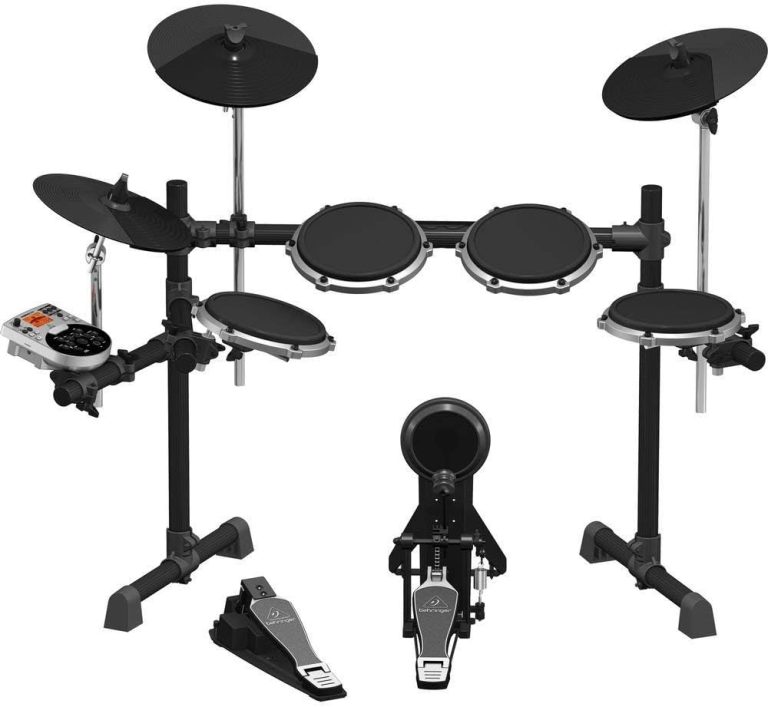 Bateria eletrônica Behringer XD80USB com pads e pratos em estrutura preta.