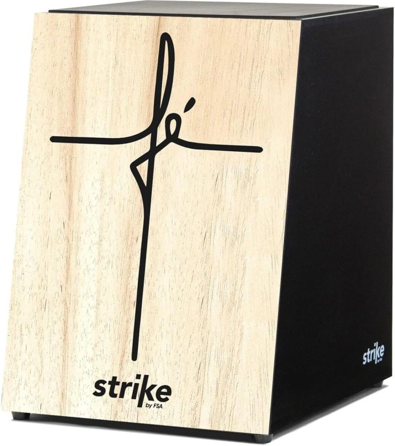 Cajon acústico Strike SK4050 Fé com corpo MDF preto e frente em pele de sumaúma clara com logo e cruz