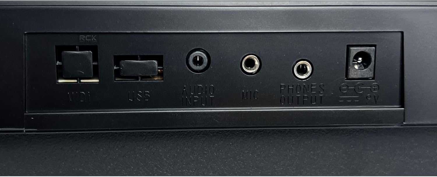 Portas de conexão traseiras do teclado musical MXT M-T1280 incluindo MIDI, USB, áudio, microfone, fones e alimentação