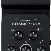 Interface de áudio portátil Roland GO:MIXER PRO-X em preto vista superior com botões de controle de volume