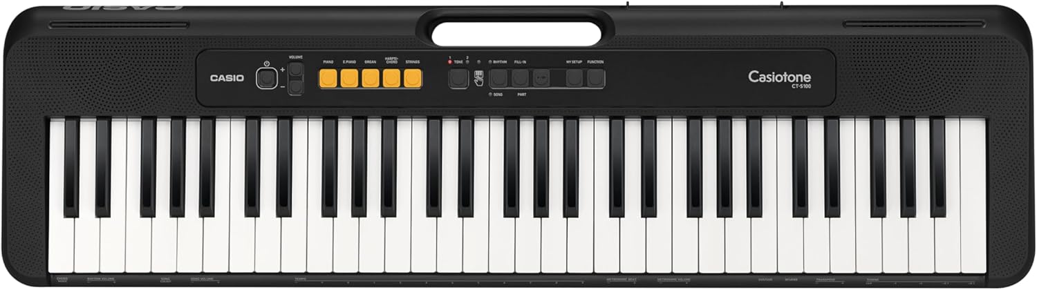 Teclado portátil Casio Casiotone CT-S100C2-BR preto com 61 teclas e painel de controle com botões amarelos e pretos.