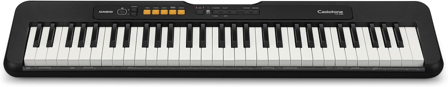 Teclado Casio Casiotone CT-S100C2-BR preto com 61 teclas e botões de controle amarelos e pretos.