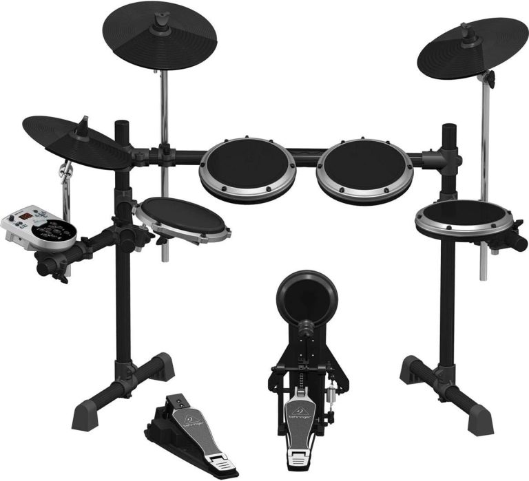 Bateria eletrônica Behringer XD8USB 8 peças com módulo HDS110USB e pedais em estrutura metálica preta.