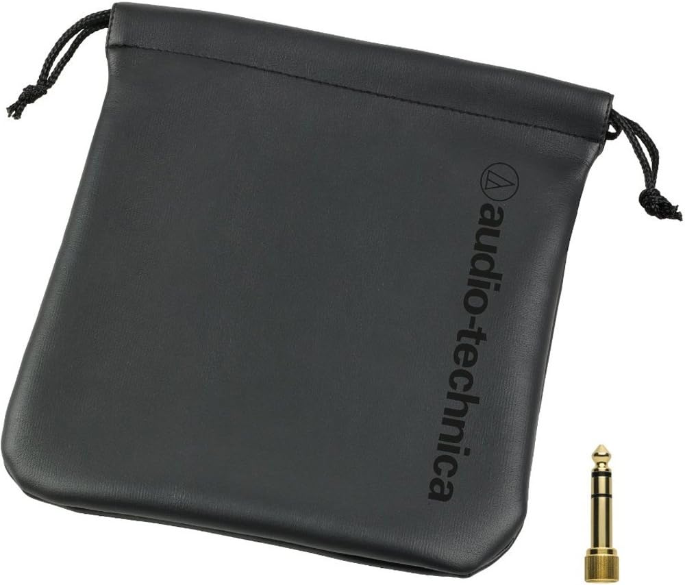Bolsa preta de transporte Audio-Technica com cordão e adaptador jack 3,5 mm para 6,3 mm dourado.