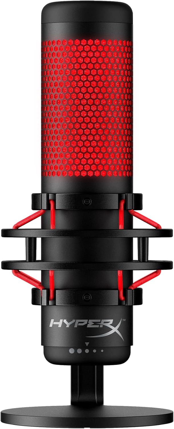 Microfone HyperX QuadCast gamer com base antivibração, iluminação vermelha e estrutura preta.
