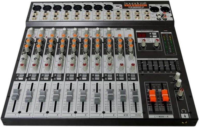 Mesa de som Soundcraft SX1202FX 12 canais com equalizador gráfico e controle digital de efeitos.