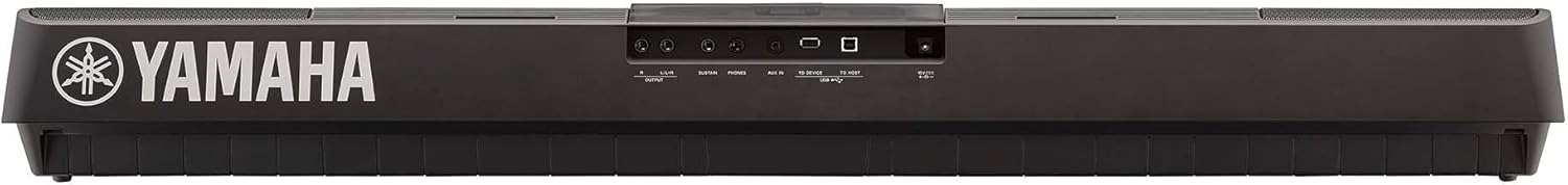 Vista traseira do teclado Yamaha PSR-EW410 com conexões USB, para pedal, fones e saída de linha, cor preta.