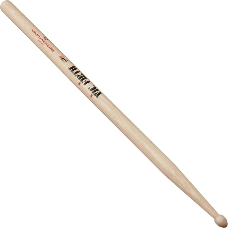 Baqueta Vic Firth American Classic 2B de nogueira com ponta gota em fundo branco