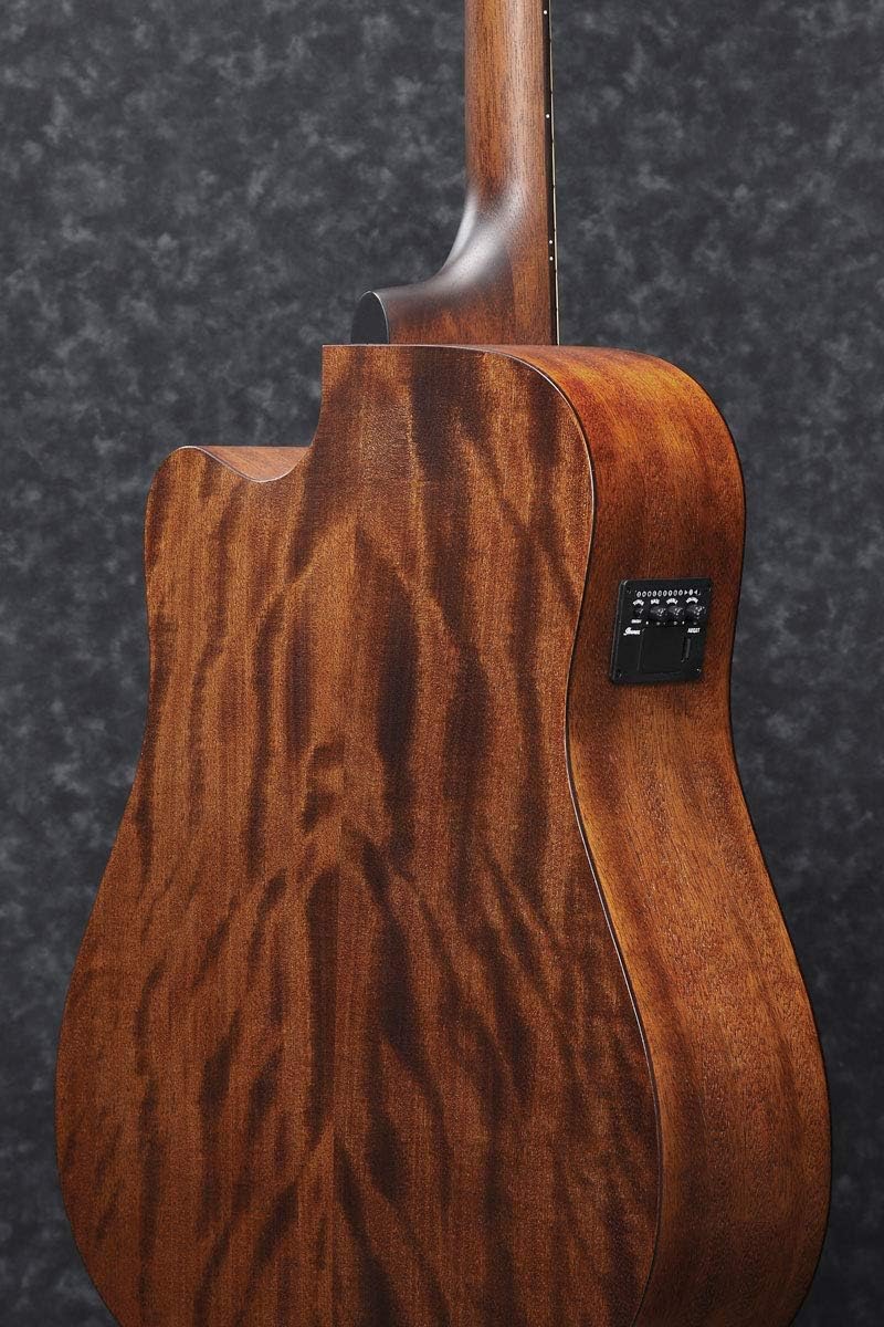 Detalhe do corpo traseiro do violão Ibanez PF 12MHCE OPN com cutaway e equalizador embutido