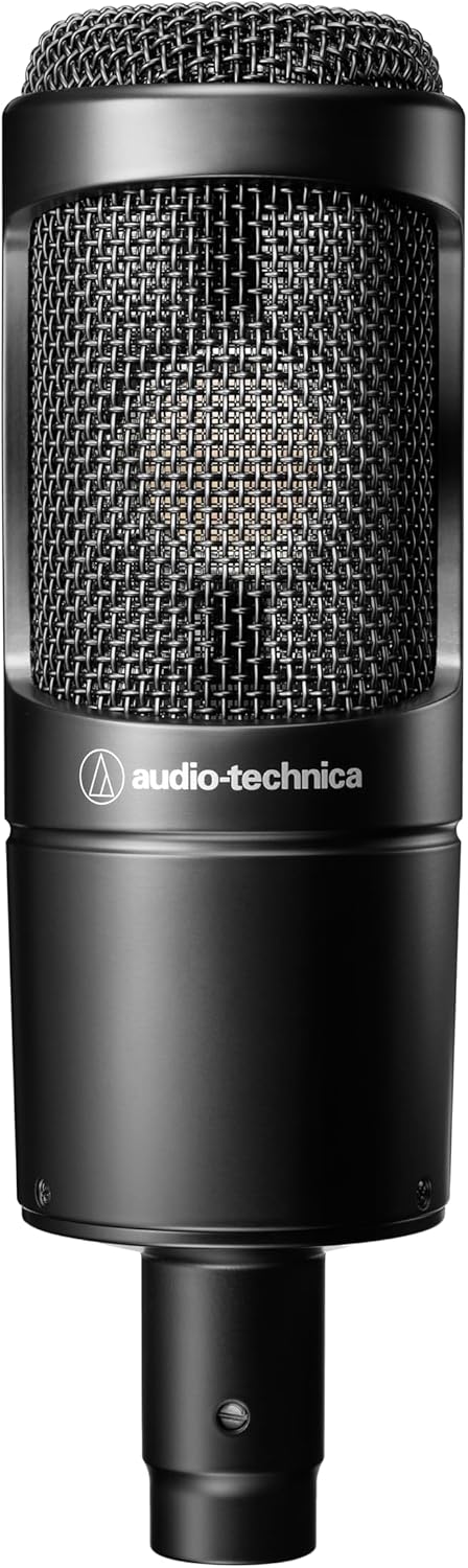 Microfone condensador cardióide Audio-Technica AT2035 preto com grade metálica protetora.