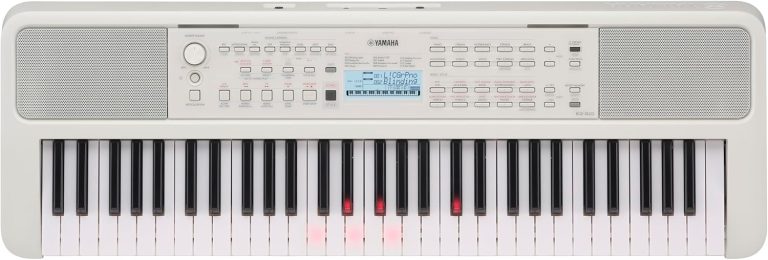 Teclado portátil Yamaha EZ-310 branco com 61 teclas sensitivas iluminadas vermelho e painel digital