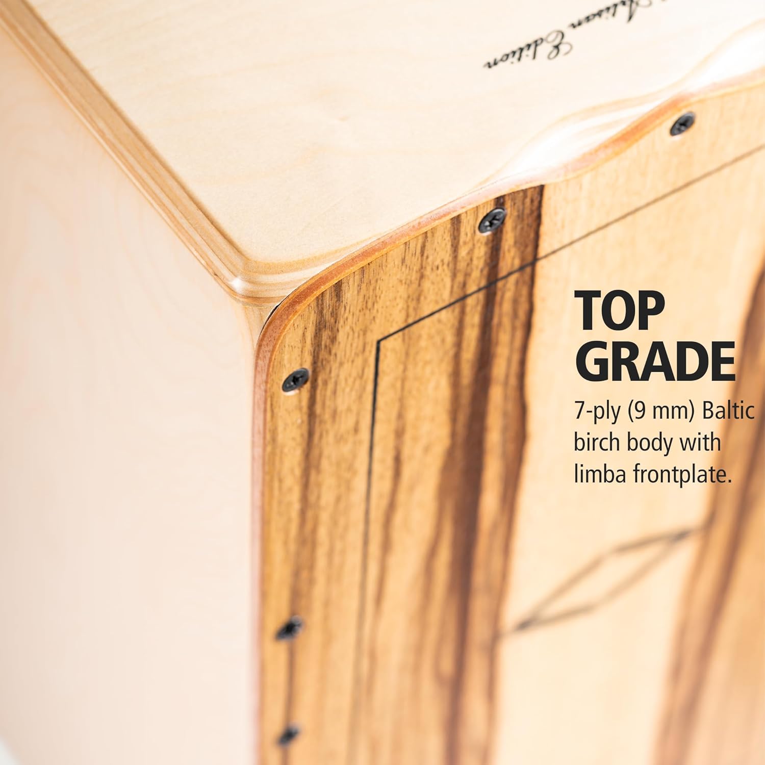 Detalhe da madeira 7 camadas bétula báltica e placa frontal de limba do cajon Meinl Artisan String