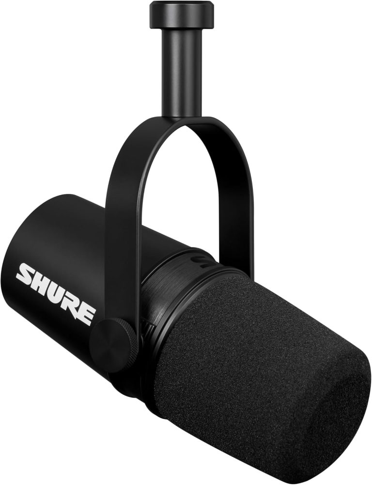Microfone dinâmico Shure MV7X preto com espuma protetora para podcast
