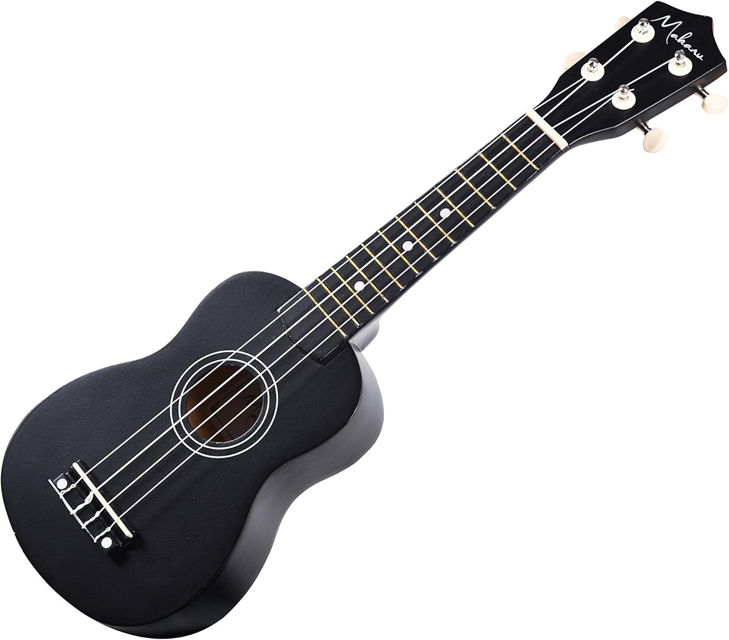 Ukulele soprano acústico preto Makanu 01UK vista diagonal mostrando detalhes do corpo, braço e cabeça.