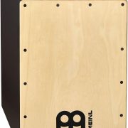 Cajón Meinl com placa frontal de madeira clara e corpo preto fosco, instrumento de percussão retangular com marca Meinl visível.
