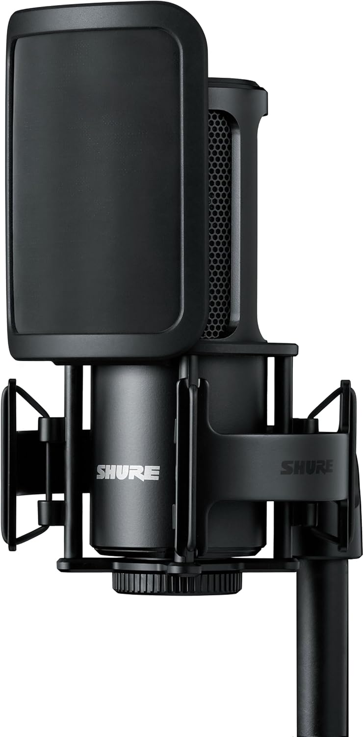 Microfone condensador Shure SM4 com filtro pop magnético e suporte anti-choque, preto.