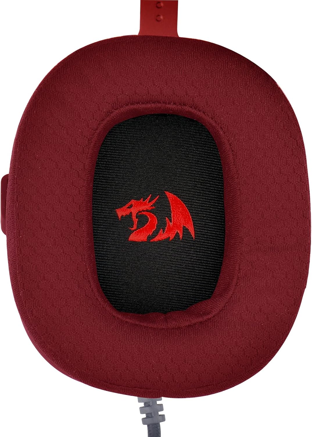 Almofada oval vermelha com logo de dragão bordado no headset gamer Redragon Zeus X.