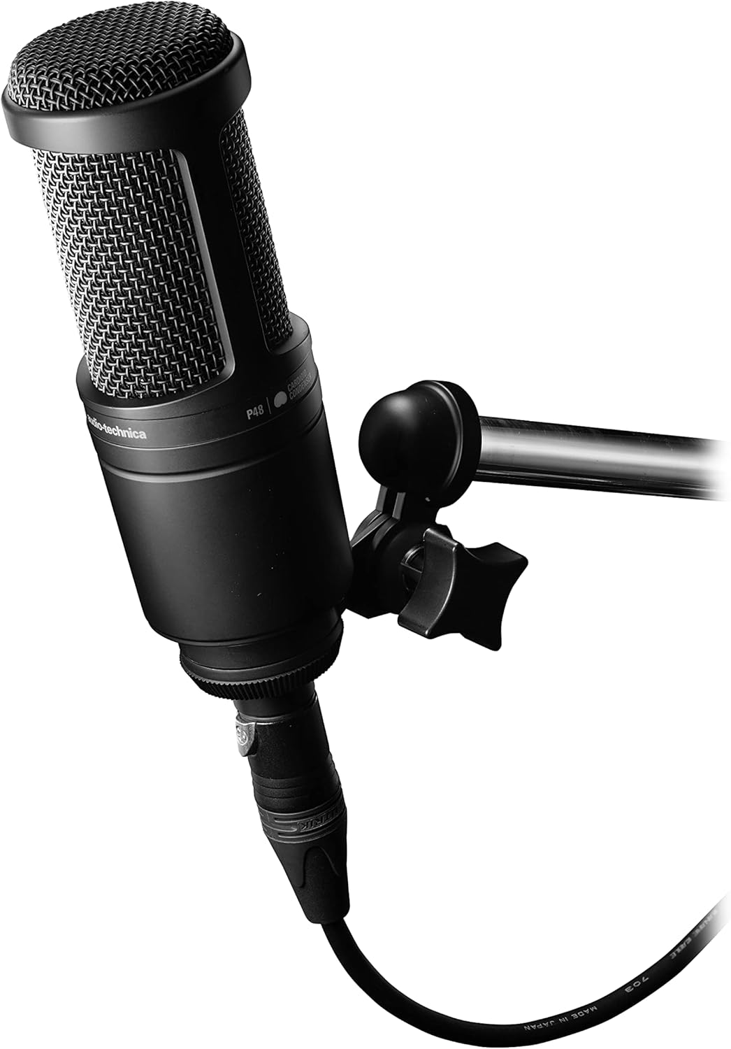 Microfone condensador cardioide Audio-Technica AT2020 preto em suporte com cabo XLR