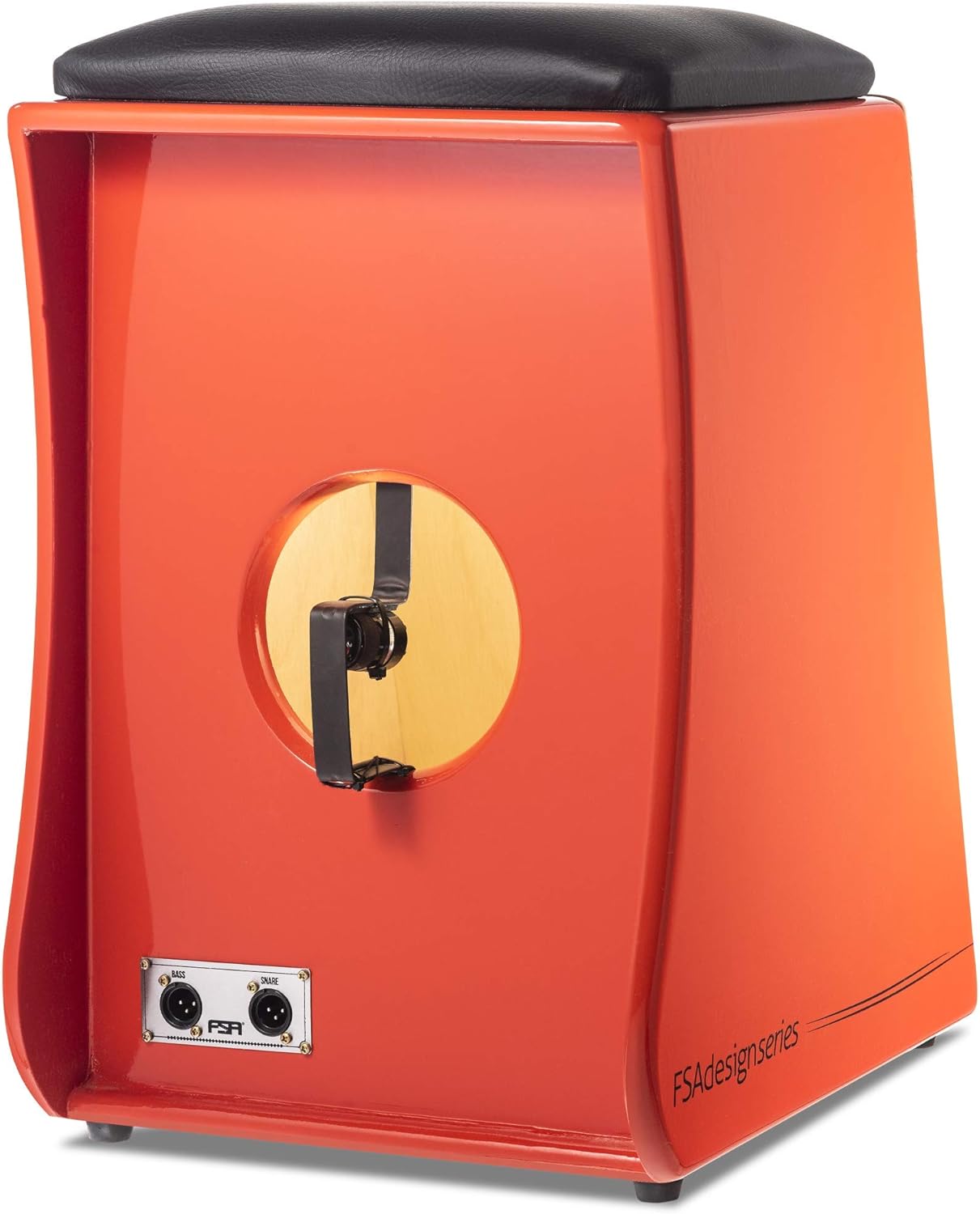 Cajon FSA FC6651 New K7 com corpo em Sumaúma, captação dupla dinâmica, acabamento laranja e estampa de fitas cassete na frente.
