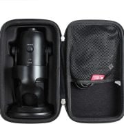 Capa de viagem Hermitshell preta resistente para microfone Blue Yeti USB com bolso de malha e alça para transporte.