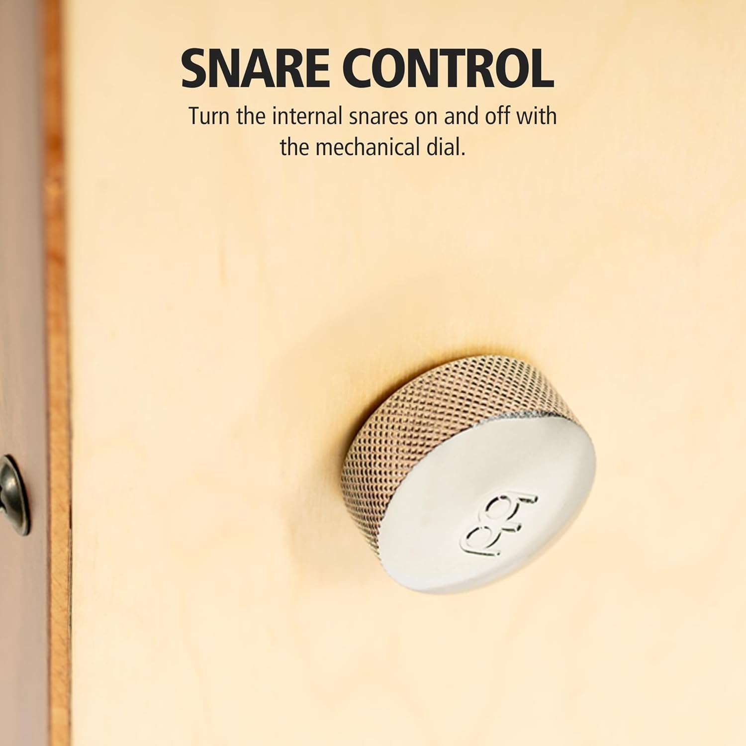Controle mecânico de snare com botão giratório em cajon Meinl Snarecraft.