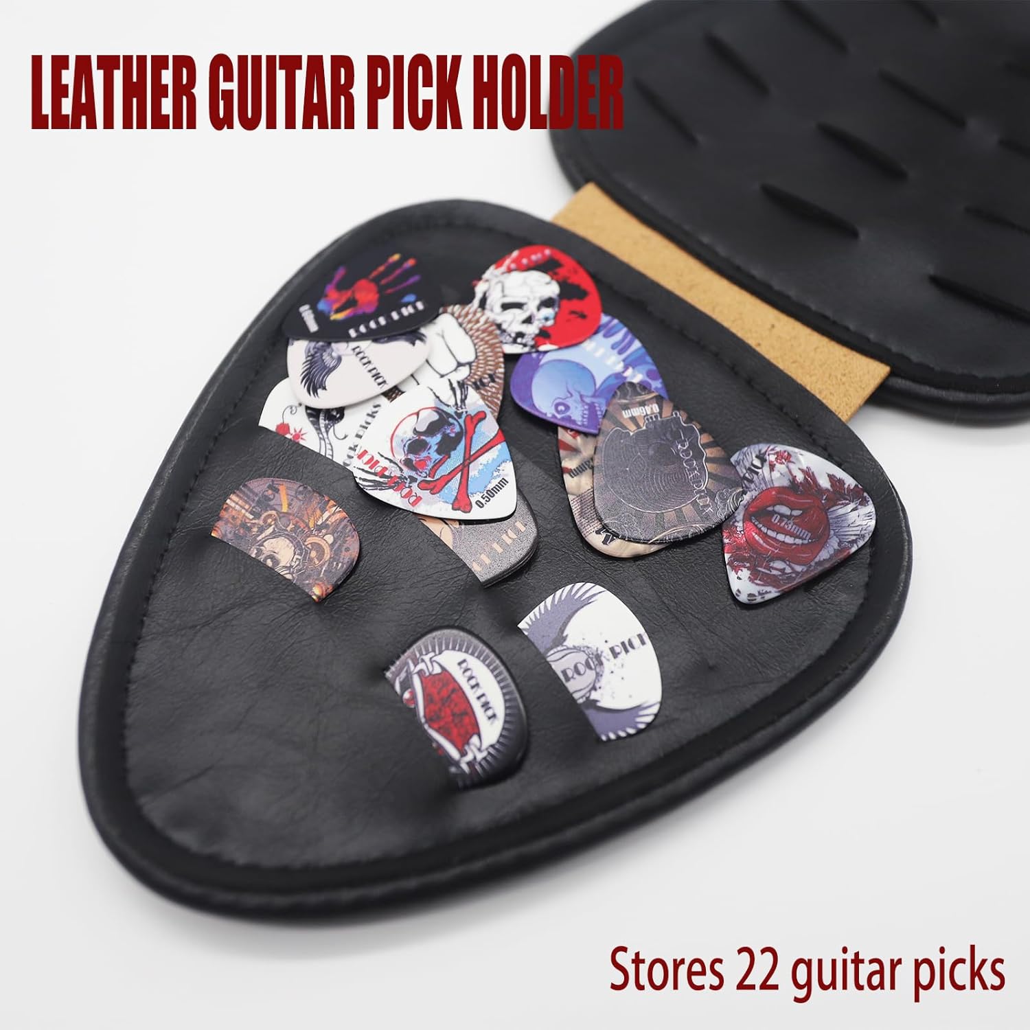 Estojo triangular de couro sintético para palhetas de guitarra aberto com várias palhetas coloridas dentro.