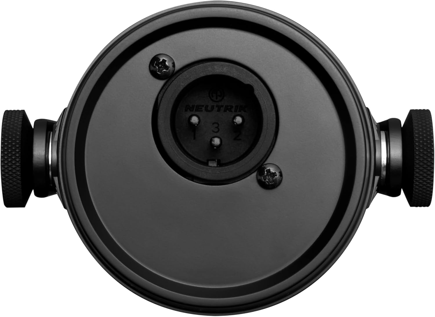 Conector XLR do microfone Shure MV7X com detalhes do encaixe Neutrik