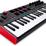 Akai Professional MPK Mini Plus controlador MIDI com 37 teclas, 8 pads coloridos e joystick vermelho em laterais vermelhas